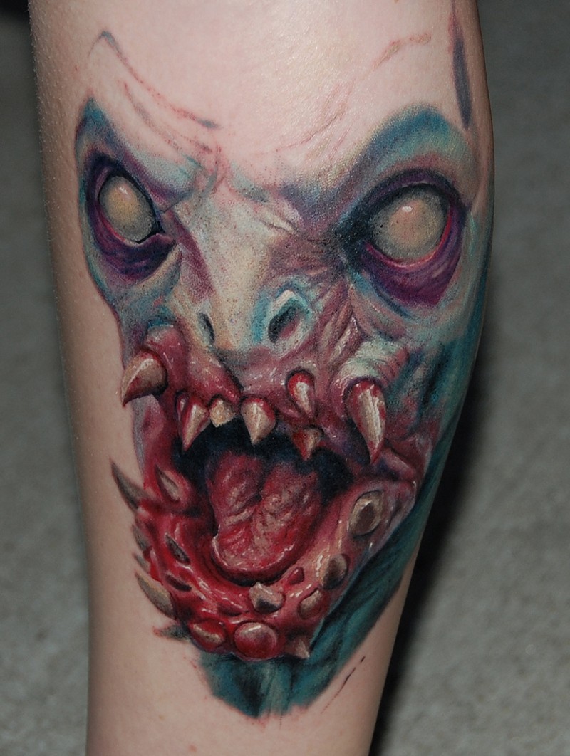 3D detailliertes unvollendetes farbiges Monster Gesicht Tattoo am Bein