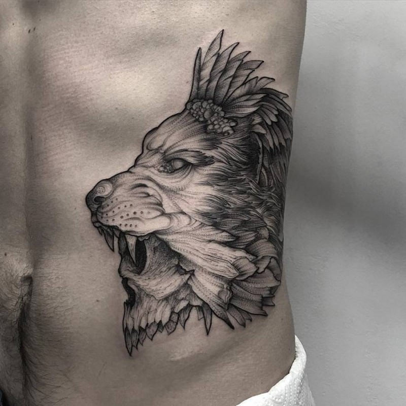 3D großes schwarzes Seiten Tattoo von seltsamem Löwenkopf
