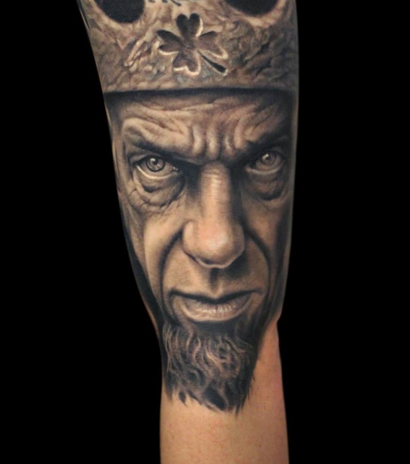 3D like detailed natural looking king portrait tattoo with crown