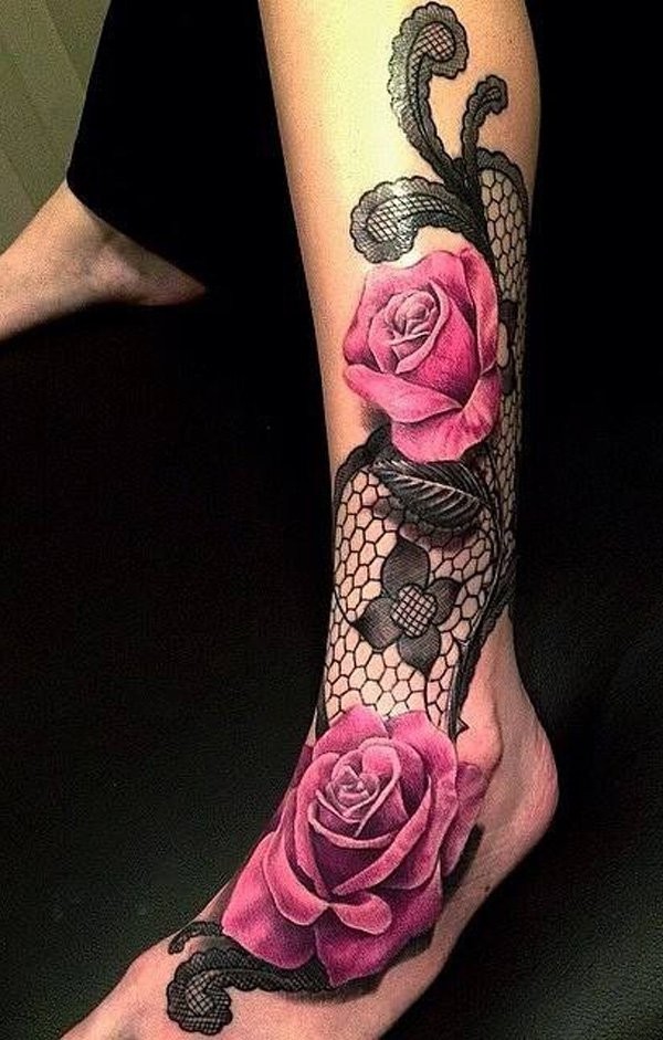 Tatuaje en la pierna, rosas espléndidas de color rosa brillante