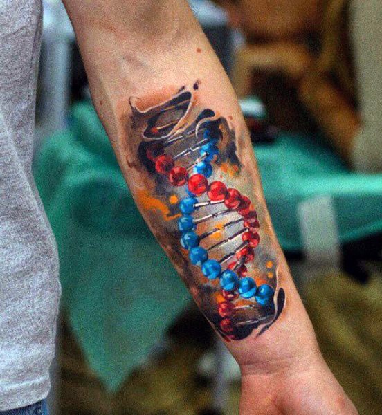 Tatuaje en el antebrazo, ADN volumétrico azul rojo claro