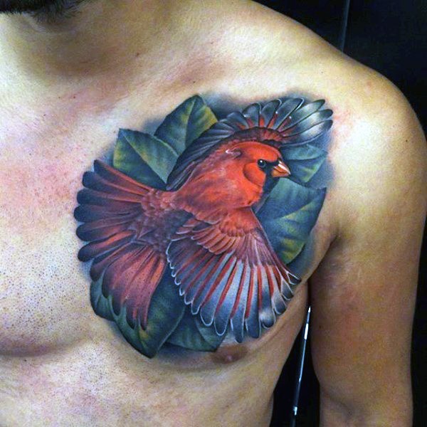 Tatuaje en el pecho,  pájaro hermoso rojo en hojas