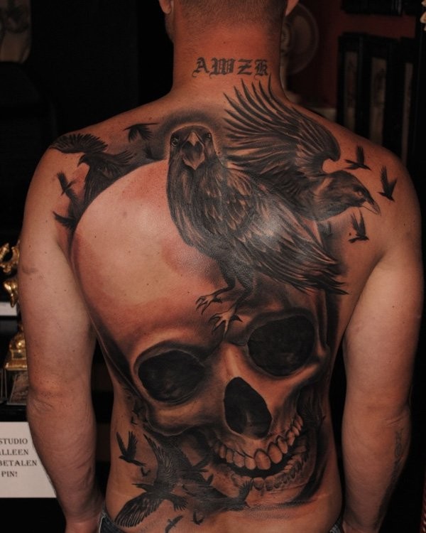 3d realistic skull with ravens tattoo on back