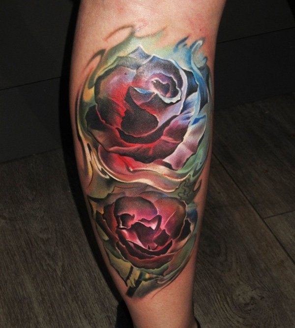 3D-Stil schöne farbige detaillierte Rosenblüten Tattoo am Bein mit mystischem Nebel