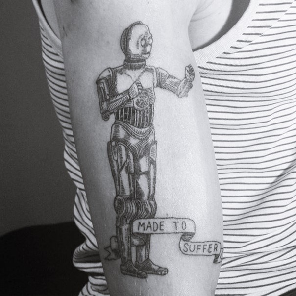 3D Stil alte Cartoons detailliertes großes C3PO Tattoo am Arm mit Schriftzug