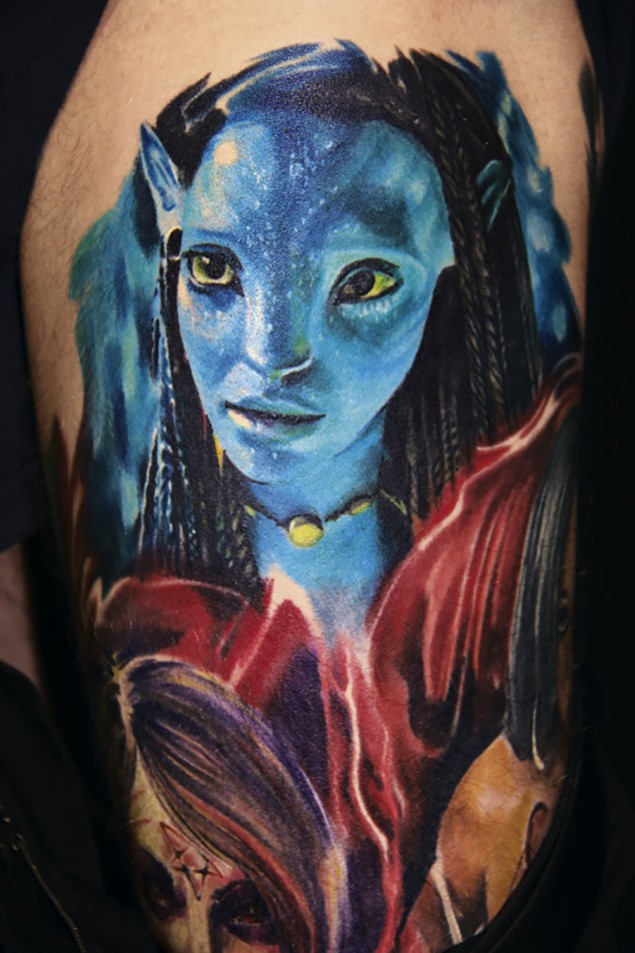 3D very detailed accurate colored Avatar woman hero tattoo on thigh