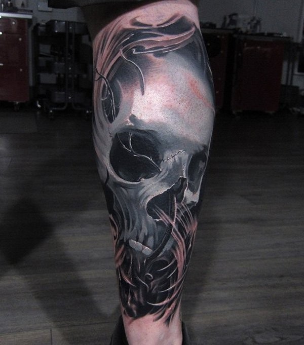 Tatuaje en la pierna, cráneo misterioso plateado  3D