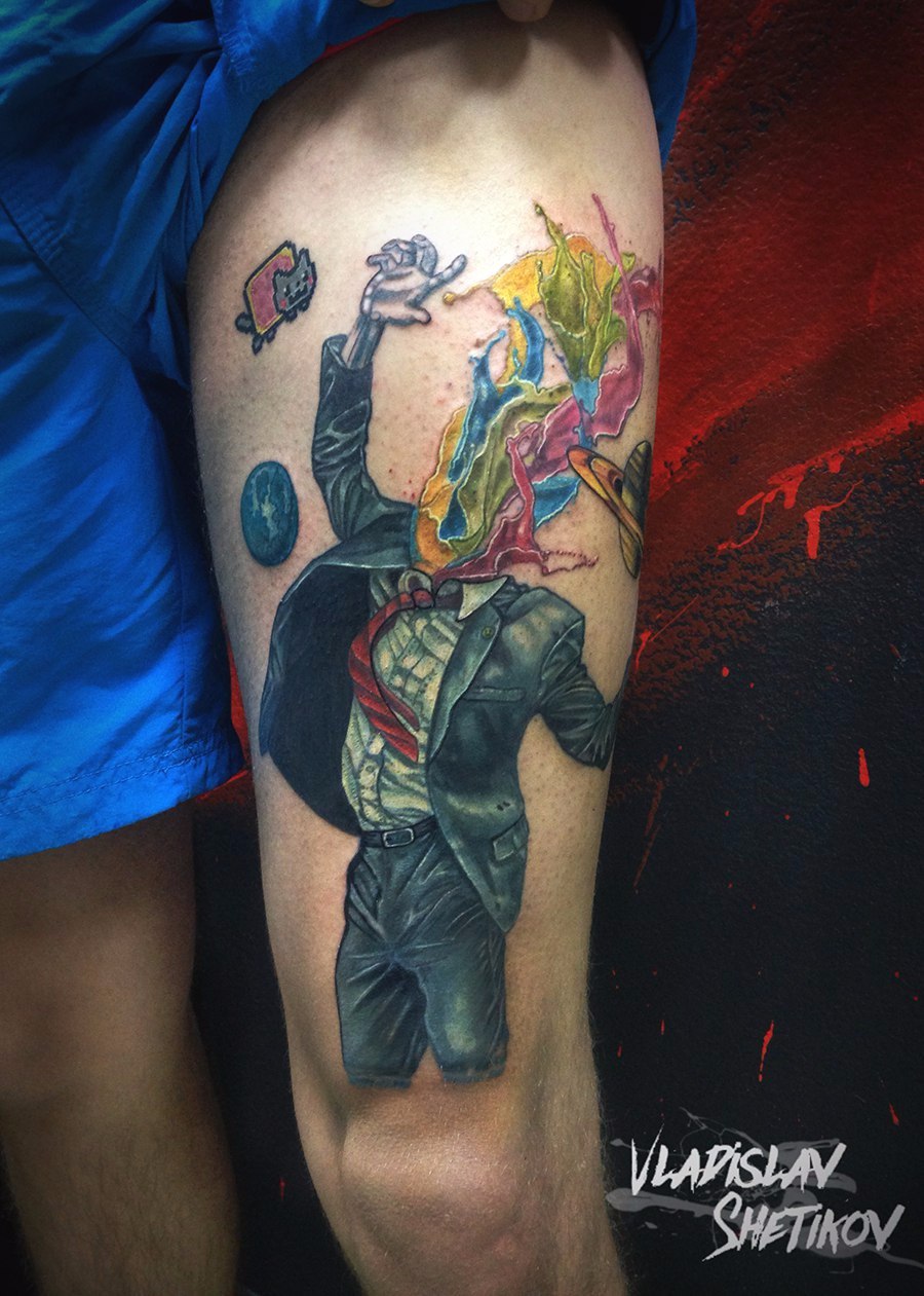 Tatuaje de arte abstracto con hombre ho tiene pintura en vez de cabeza