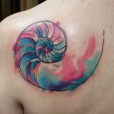 Abstract watercolor style scapular tattoo of nautilus