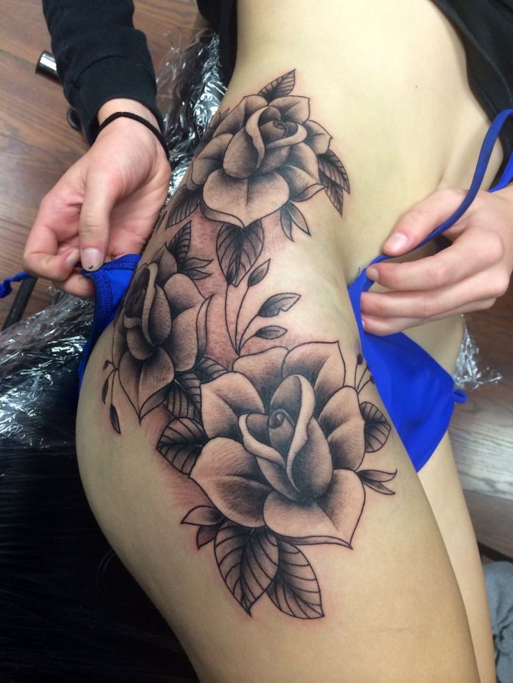 Amazing black-and-white rose flowers tattoo on thigh