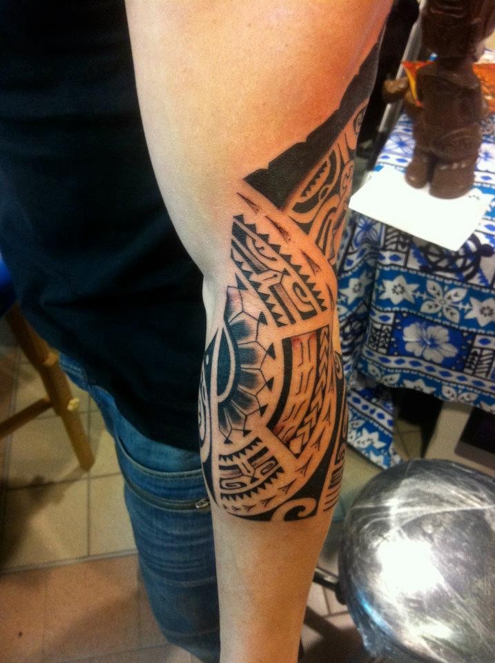 Amazing tribal black-ink pattern tattoo for men on forearm