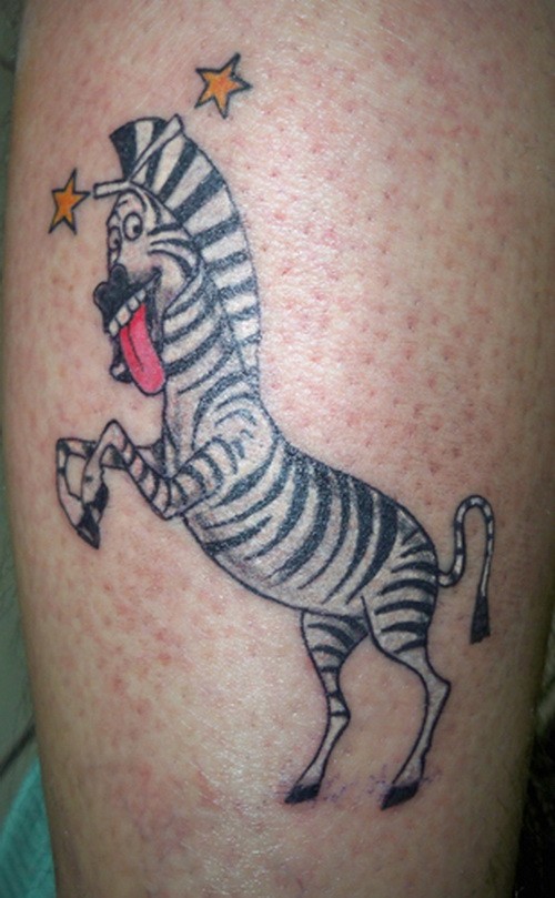 divertente zebra cartone animato colorato tatuaggio su coscia