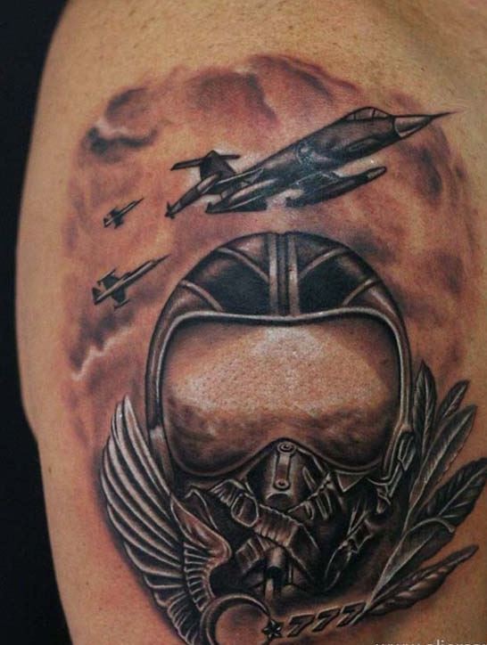 Tattoocombiend piloto moderno estilo preto e cinza com aviões de combate