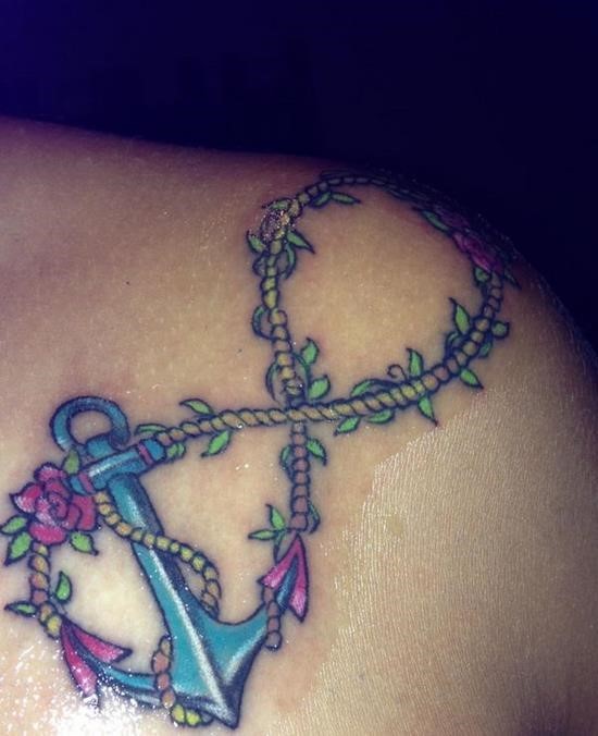colorato ancora infinito con corda e fiori tatuaggi su spalla