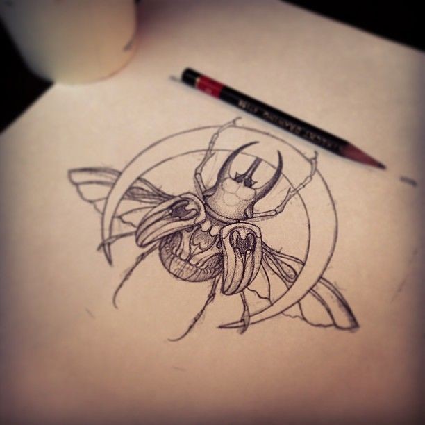 Cool skull-patterned bug and thin reversed moon tattoo design