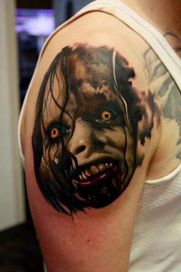 Tatuagem arrepiante colorido braço de retrato monstro