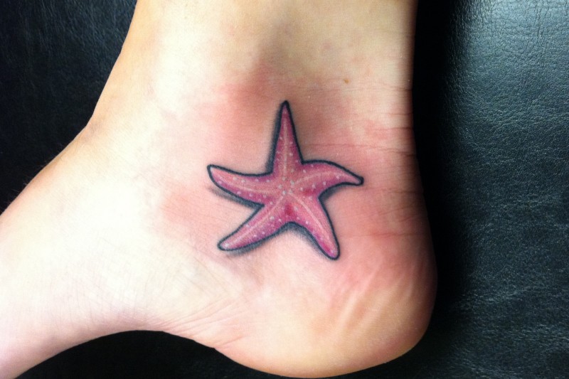 bella 3D stella marina colore rosa tatuaggio su piede