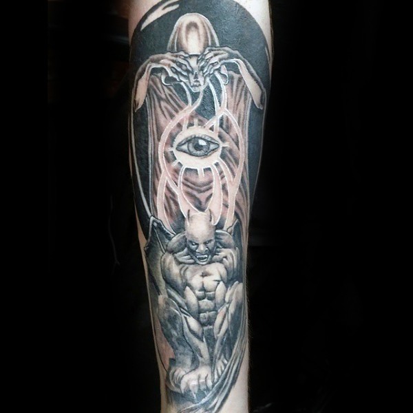 Fantasia estilo assustador procurando tatuagem colorida de esqueleto assistente com estátua gárgula