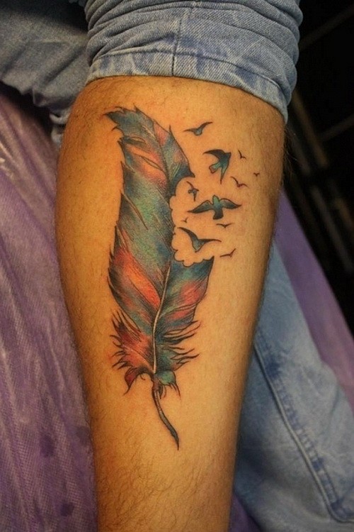 Lustige farbige Feder Vogel Tattoo am Bein
