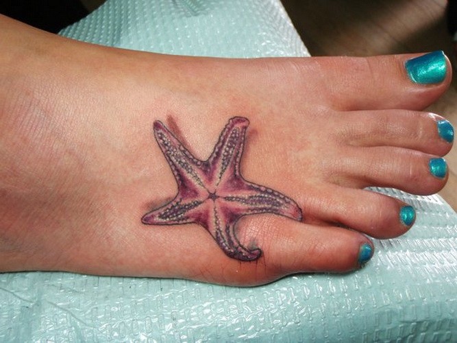 Tatuaje en el pie, estrella de mar rosácea