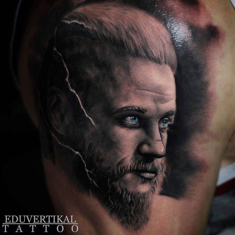 Gorgeous portrait of Ragnar tattoo by Eduvertikal