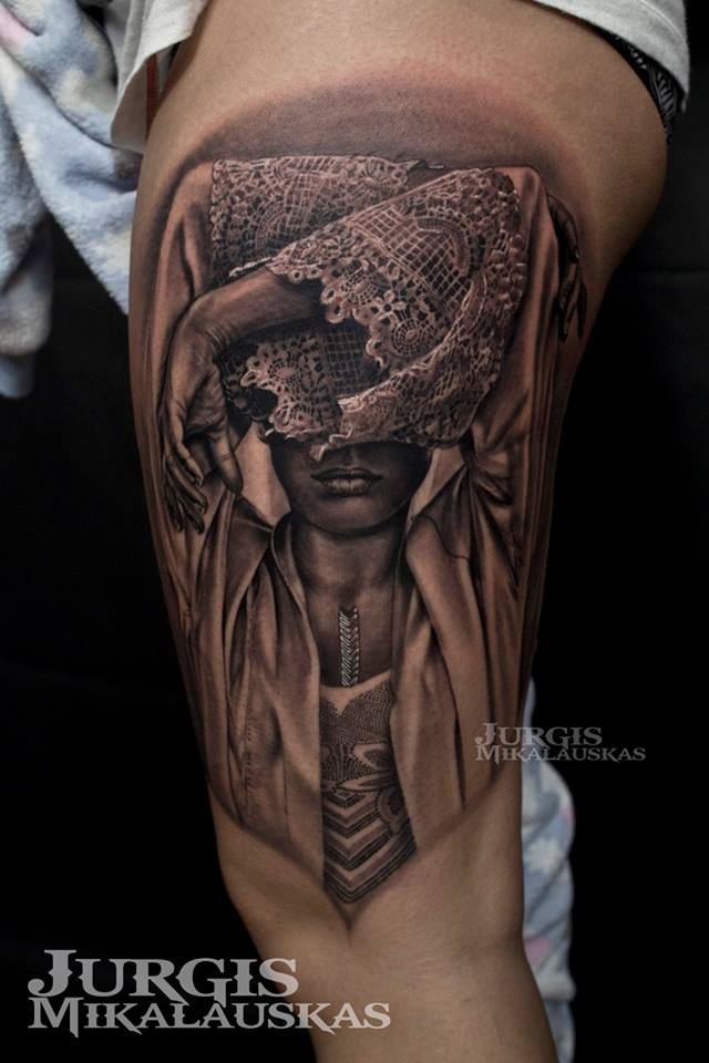 Great woman tattoo on thigh