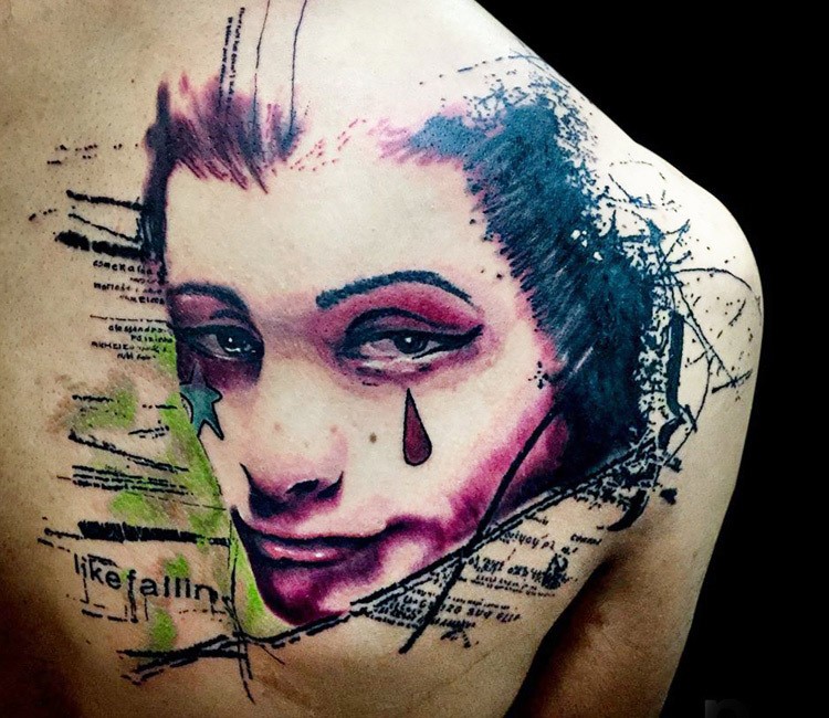 Estilo caseiro tatuagem colorida de mulher chorando com estrela