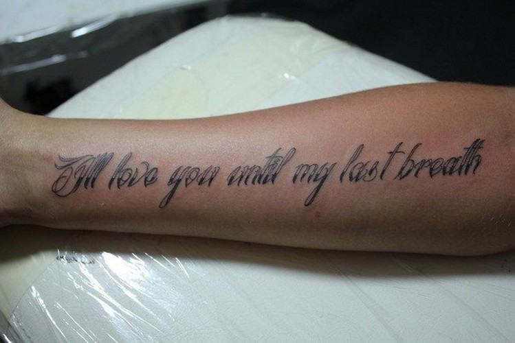 citazione ti voglio bene fino al mio ultimo respiro tatuaggio su braccio
