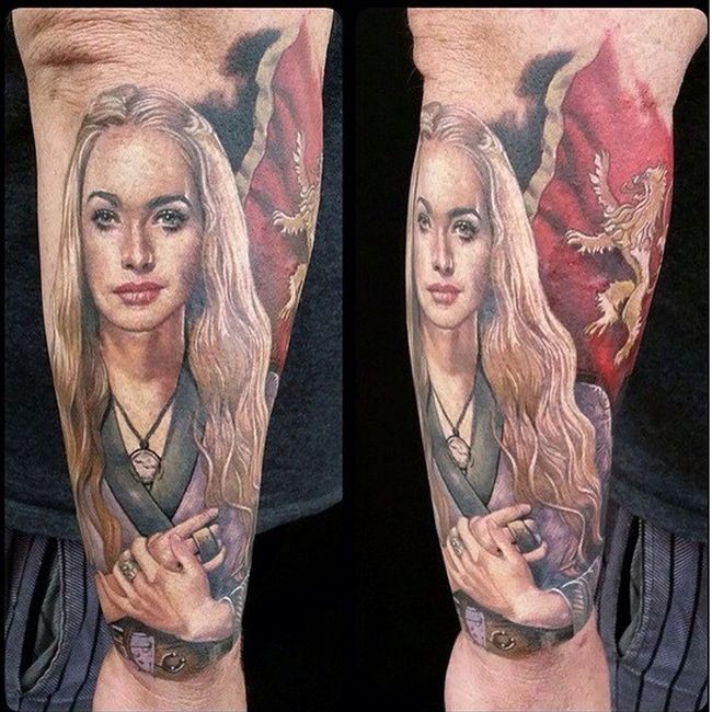Lady Lannister und Flagge Tattoo am Bein