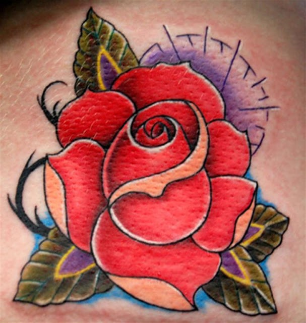 bella tradizionale fiore rosa tatuaggio per ragazza