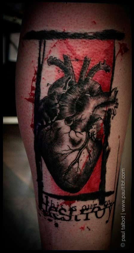 Old school estilo colorido perna tatuagem de coração humano