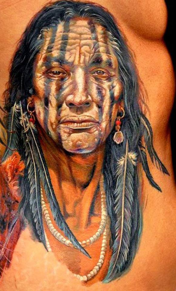 Tatuaje  de guerrero indio  viejo muy realista