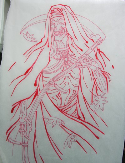 Morte feminina de tinta vermelha com decorações de contas e desenho de tatuagem de folhas caindo
