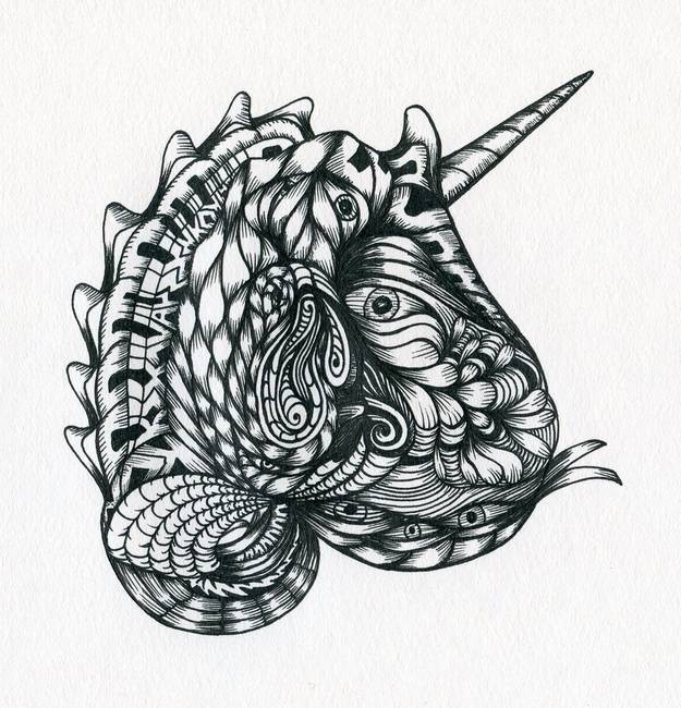 Desenho de tatuagem de cabeça de unicórnio ornamentado em preto-e-branco estranho