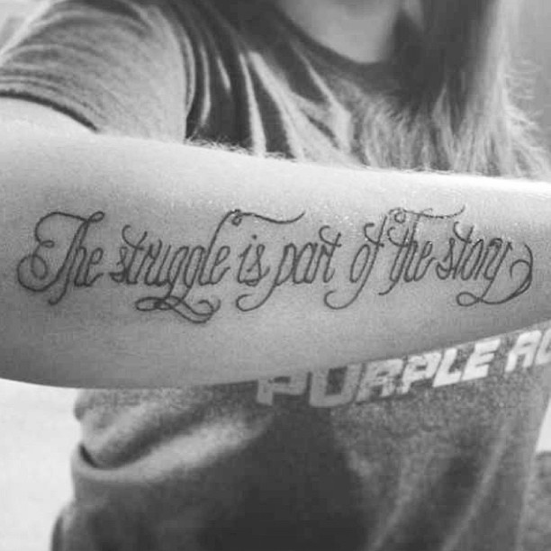 Spruchtattoo  &quotThe struggle is part of the story" am Arm