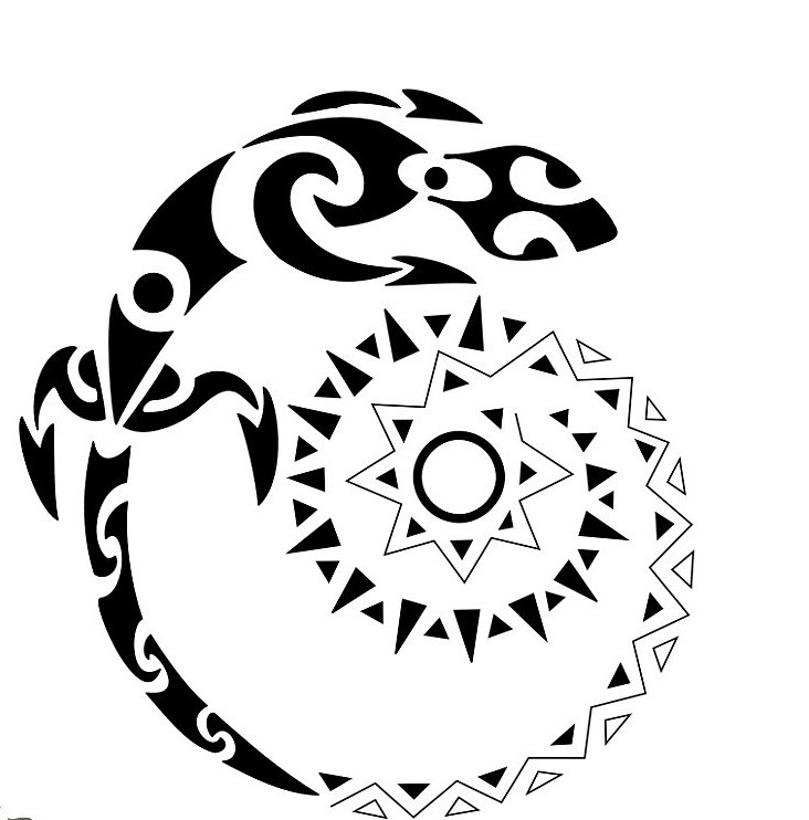 Tribal lizard with spiral geometric-patterned tail tattoo