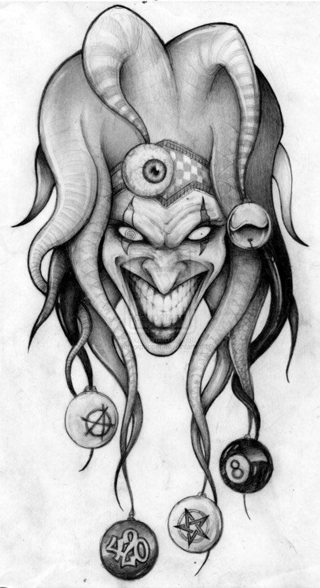 Demônio de palhaço de tinta cinza malvado no chapéu engraçado com desenho de tatuagem de bolas