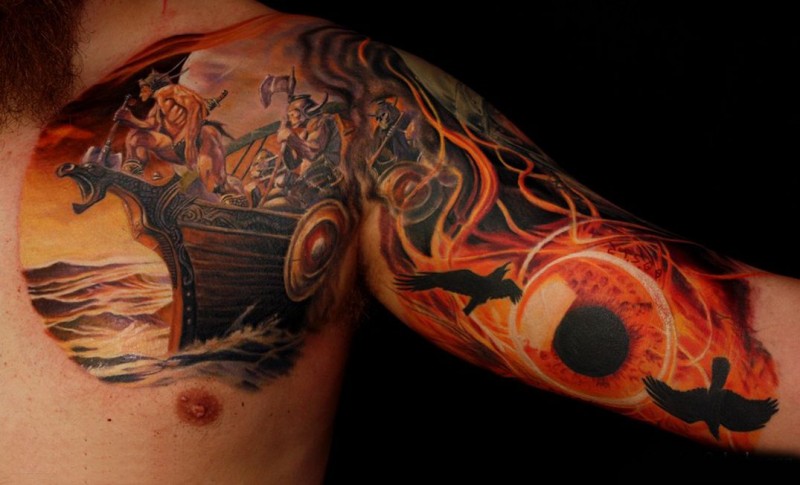 Tatuaje en el pecho y el brazo, barco vikingo con guerreros y ojo rojo grande