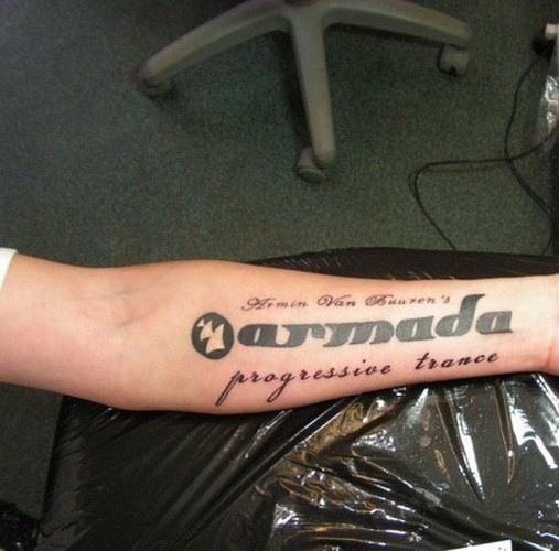 bellissima citazione musica tatuaggio su braccio
