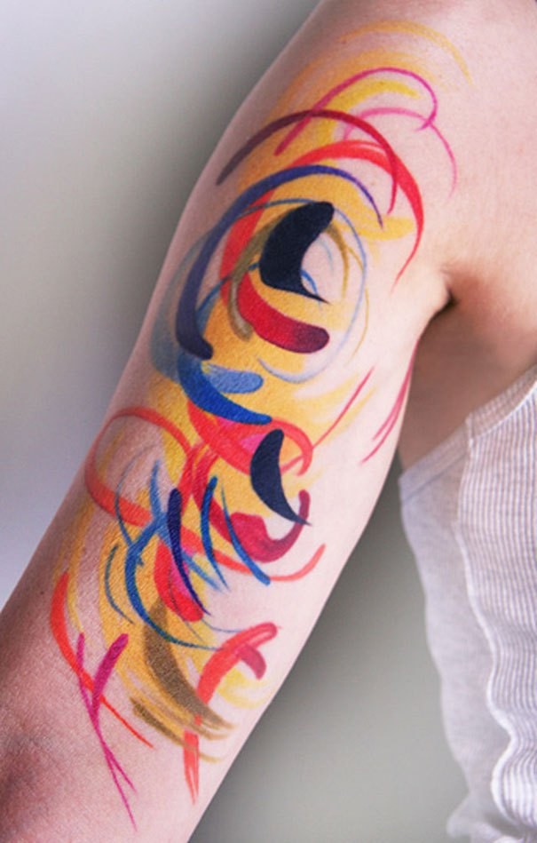 Abstrakter Stil schön aussehendes Schulter Tattoo mit verschiedenen Ornamenten