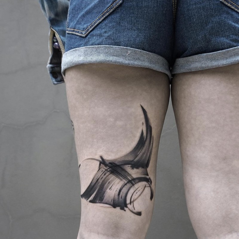 Abstract style black ink little thigh tattoo of stingray