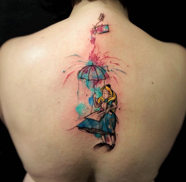 Tatuaje en la espalda, Alicia en el país de las Maravillas con paraguas