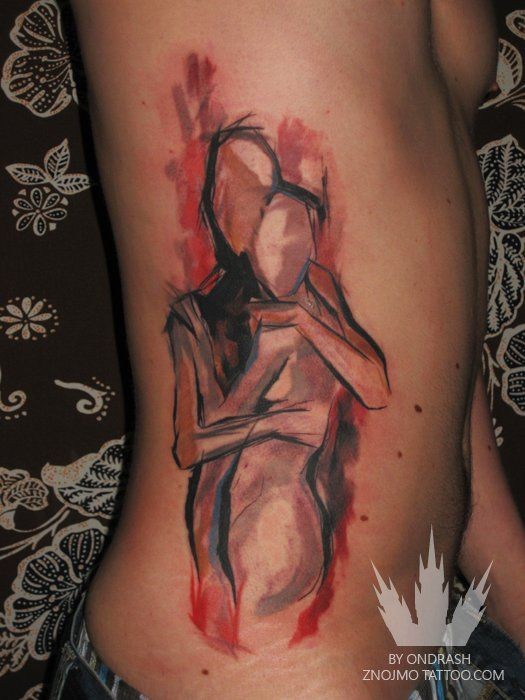 Tatuaje en el costado, 
pareja tierna en estilo abstracto