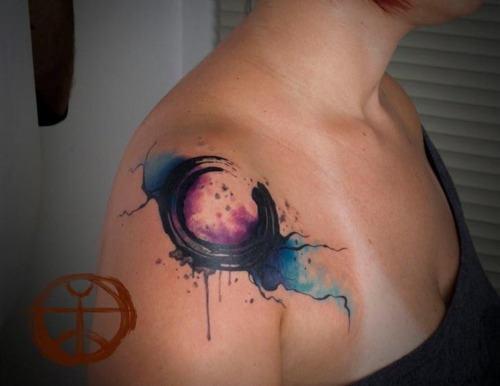 Abstract style colored colored shoulder tattoo of interesting symbol