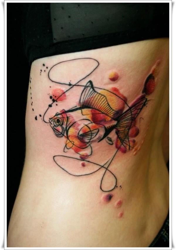 Tatuaje en el costado, pez bonito abstracto