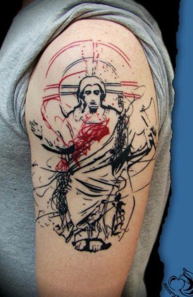 Tatuaggio a spalla colorata di stile astratto di Gesù santo con croce