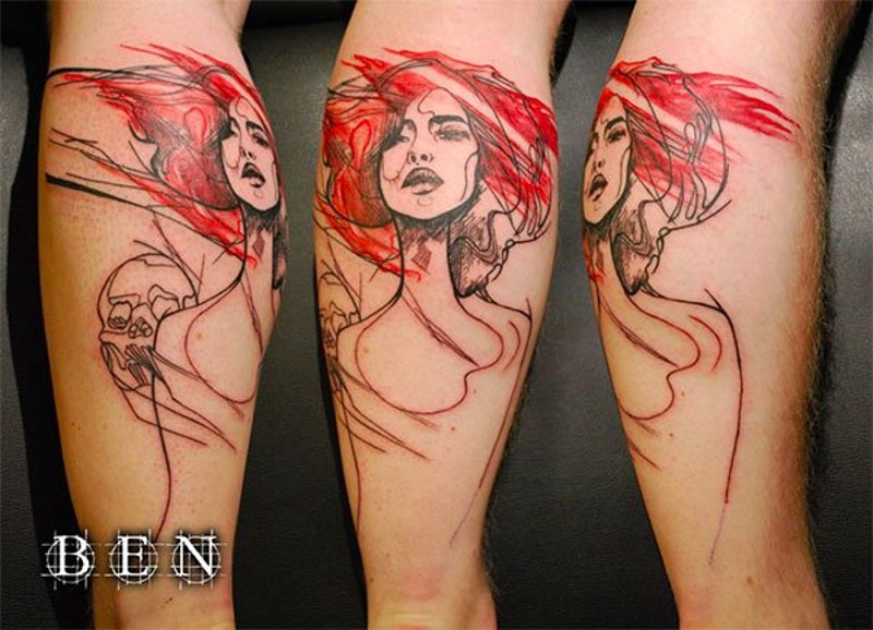 Abstrakter Stil hausgemachtes Porträt der Frau Tattoo am Arm