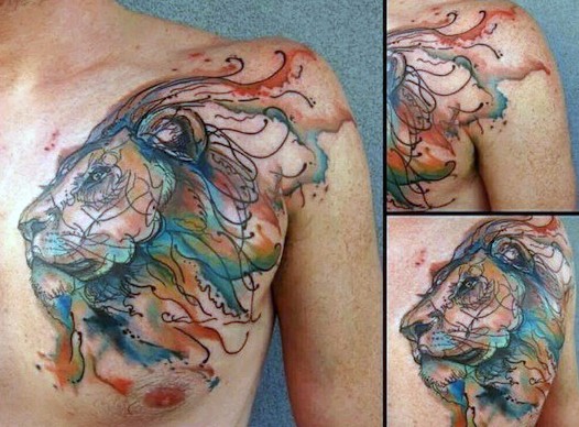 Tatuaje en el pecho, 
león abstracto multicolor