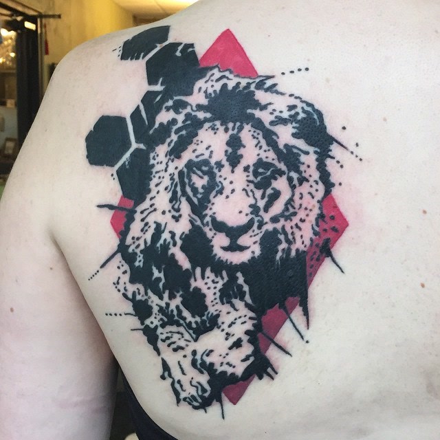 Abstract style scapular tattoo of big lion with red rhombus