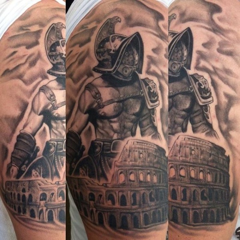 Akkurat gemaltes schwarzes und weißes Tattoo mit antiker römischer Arena an der Schulter mit altem Gladiator